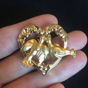 VINTAGE Gold Tone Love Birds In Heart Brooch Pin